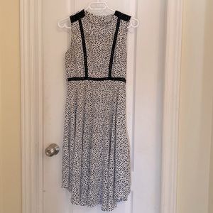 Ladies dress, knee length dress, summer dress, flowy dress, sleevless dress.